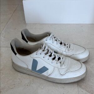 Men’s Veja sneakers size 11.5